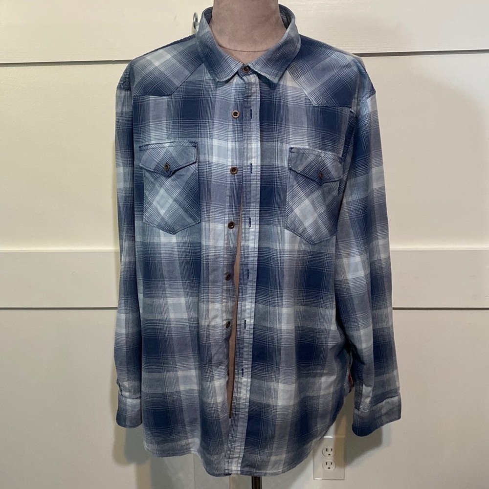 Men’s Wrangler button down shirt
